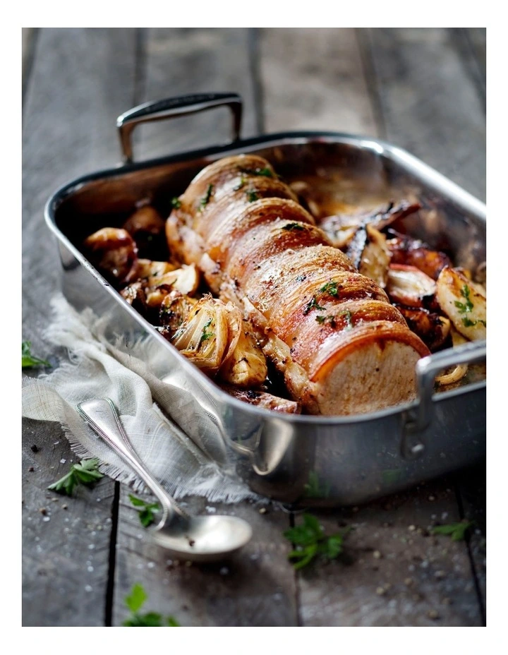 Le Creuset Classic 3-Ply Stainless Steel Rectangular Roaster 35cm 6 Le Creuset Classic 3-Ply Stainless Steel Rectangular Roaster 35cm - Image 4