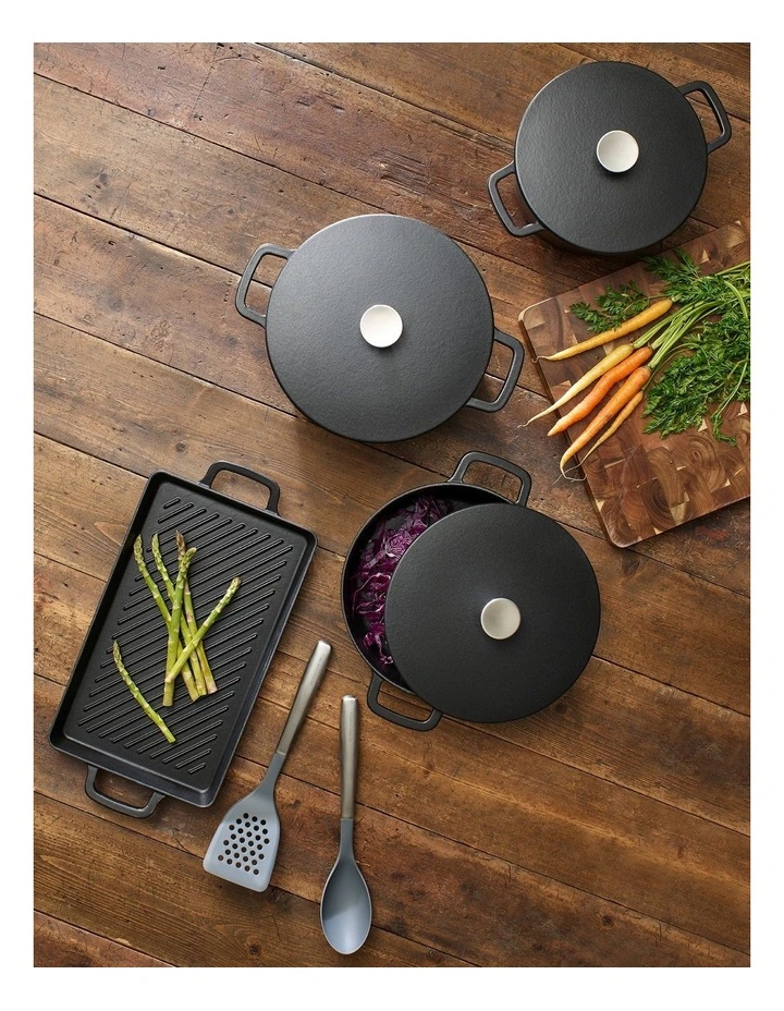 Cast Iron 24cm/4.2L Round Casserole Black 4 Cast Iron 24cm/4.2L Round Casserole Black - Image 2
