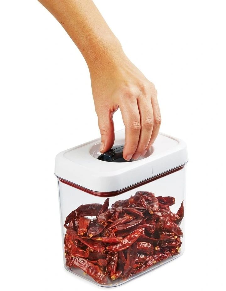 Zyliss Twist & Seal 1.6L Rectangle Container 4 Zyliss Twist & Seal 1.6L Rectangle Container - Image 2