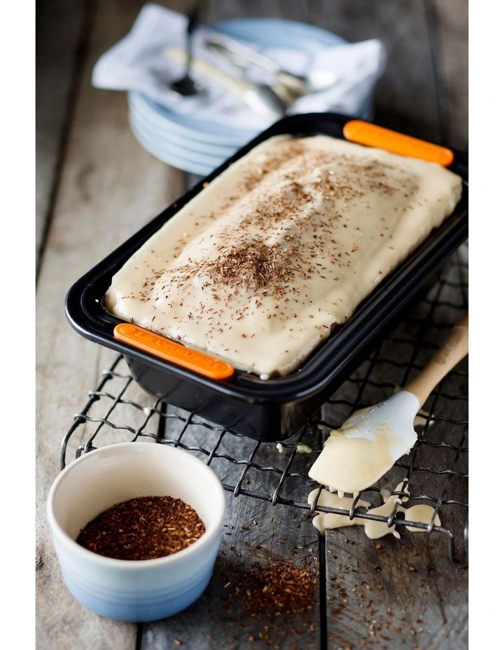 Le Creuset Bakeware 2lb/907g Loaf Tin 4 Le Creuset Bakeware 2lb/907g Loaf Tin - Image 2