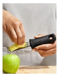 OXO Corer In Black 9 OXO Corer In Black -Maxwell Williams Store 804906640 3 720x928