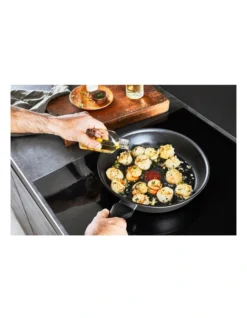 Tefal Unlimited Non-Stick Induction 28cm Frypan 11 Tefal Unlimited Non-Stick Induction 28cm Frypan -Maxwell Williams Store 814527910 3 720x928