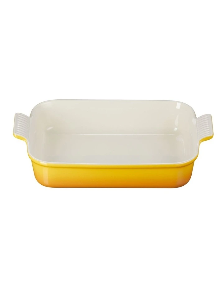 Le Creuset Heritage Stoneware Dish 32cm Nectar 6 Le Creuset Heritage Stoneware Dish 32cm Nectar - Image 4