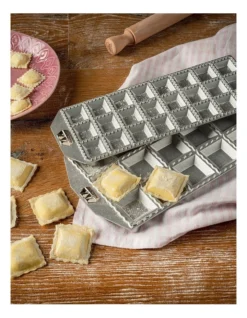 Marcato Ravioli Tray With Rolling Pin 24 Pieces 40mm -Maxwell Williams Store 954137890 3 720x928