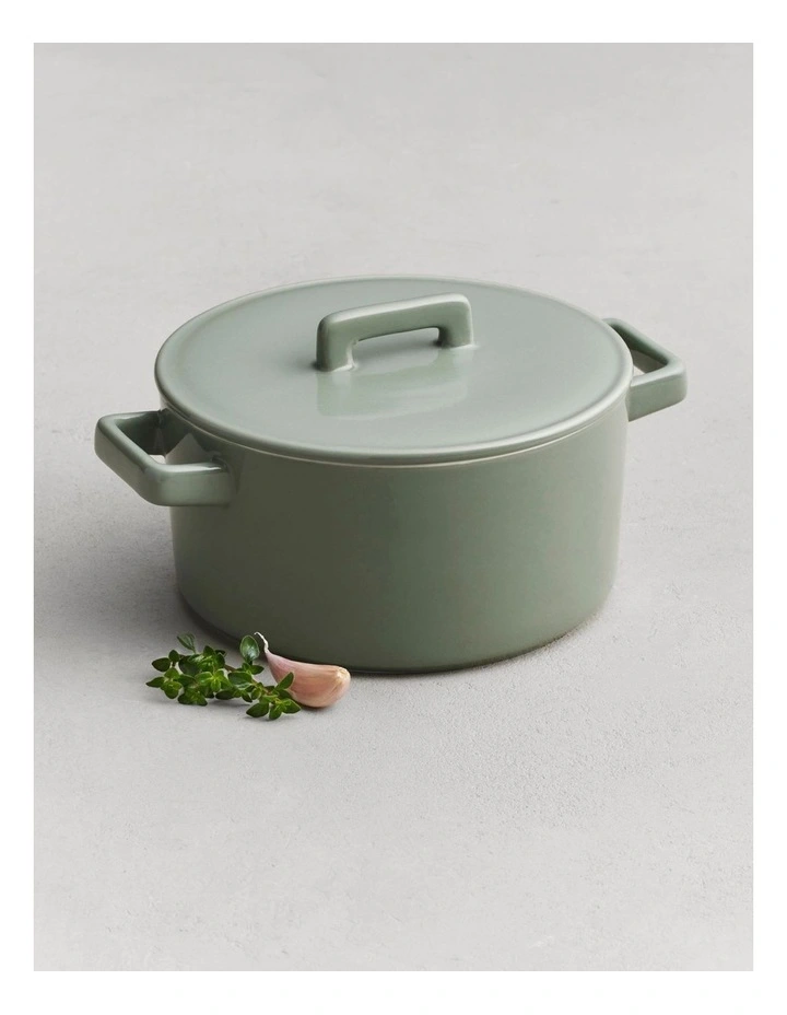 Maxwell & Williams Gift Boxed Epicurious Round Casserole 1.3L In Sage 7 Maxwell & Williams Gift Boxed Epicurious Round Casserole 1.3L In Sage - Image 5
